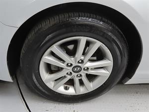 HYUNDAI Sonata - Vista 10