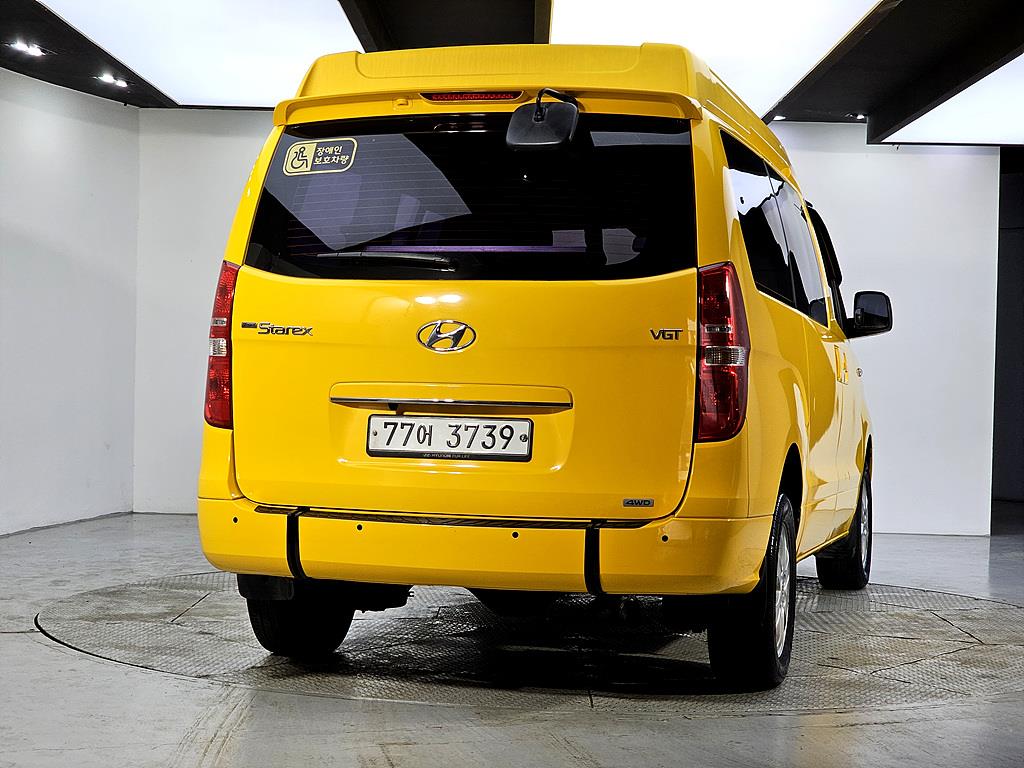 HYUNDAI Starex - Vista 3