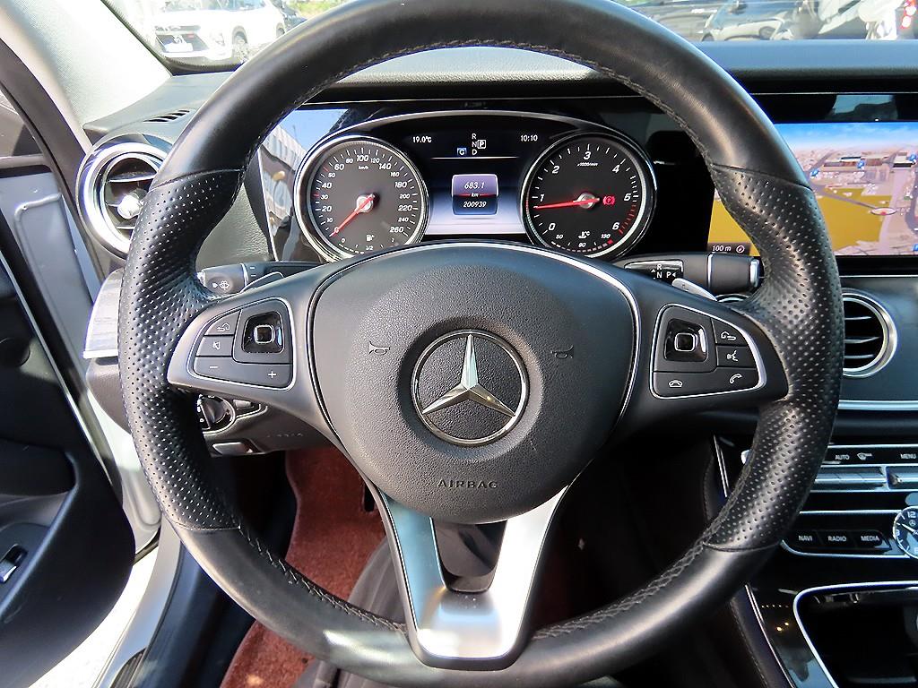 Mercedes Benz E class - Vista 8