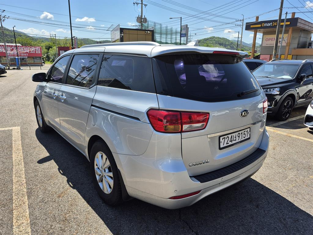 KIA Carnival - Vista 3