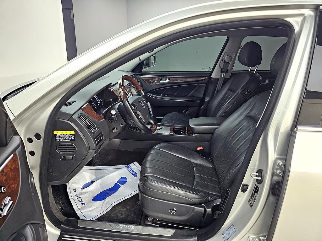 HYUNDAI Equus - Vista 8