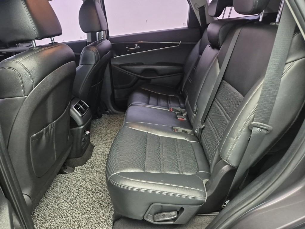 KIA Sorento - Vista 12
