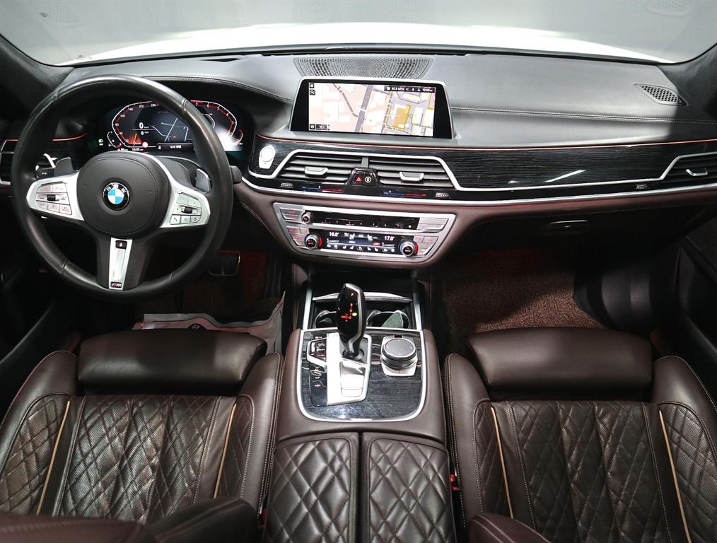 BMW 7 Series - Vista 5