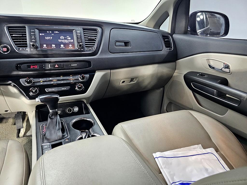 KIA Carnival - Vista 10