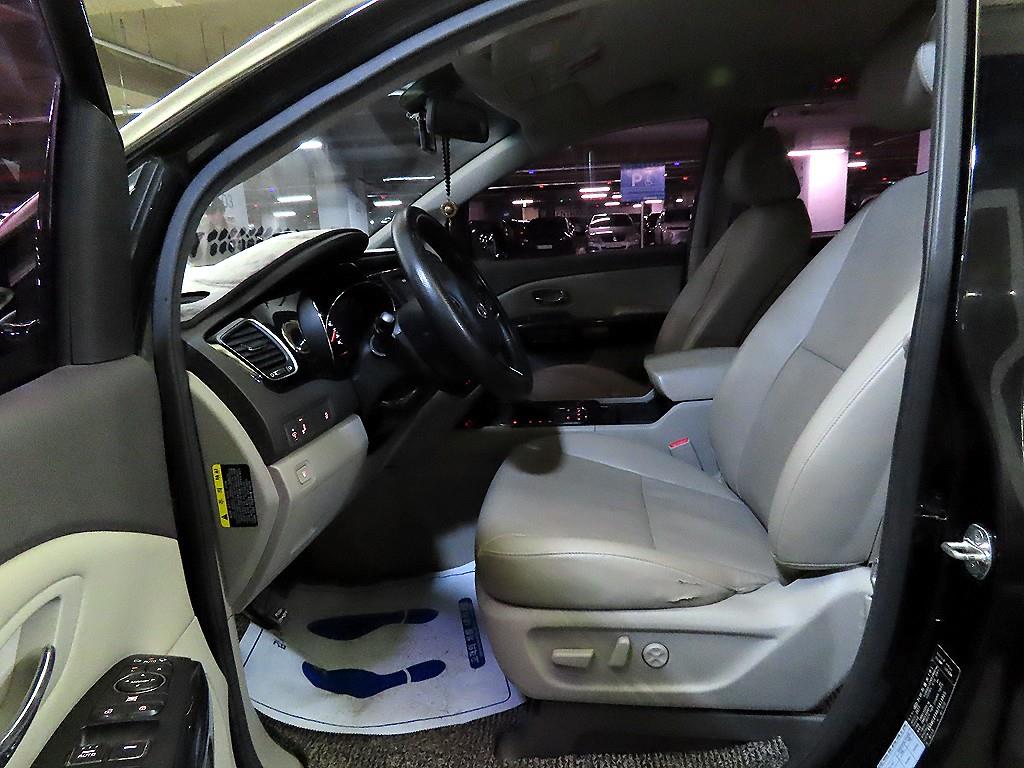 KIA Carnival - Vista 6