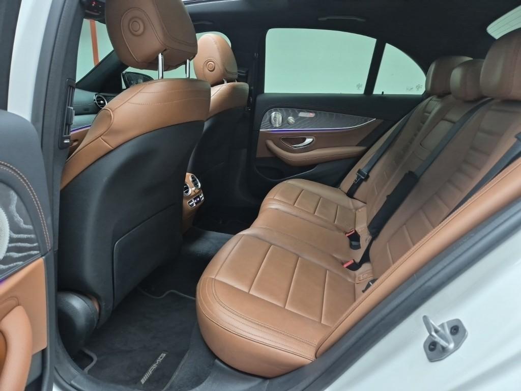 Mercedes Benz E class - Vista 12