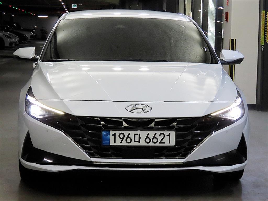 HYUNDAI Avante - Vista 2