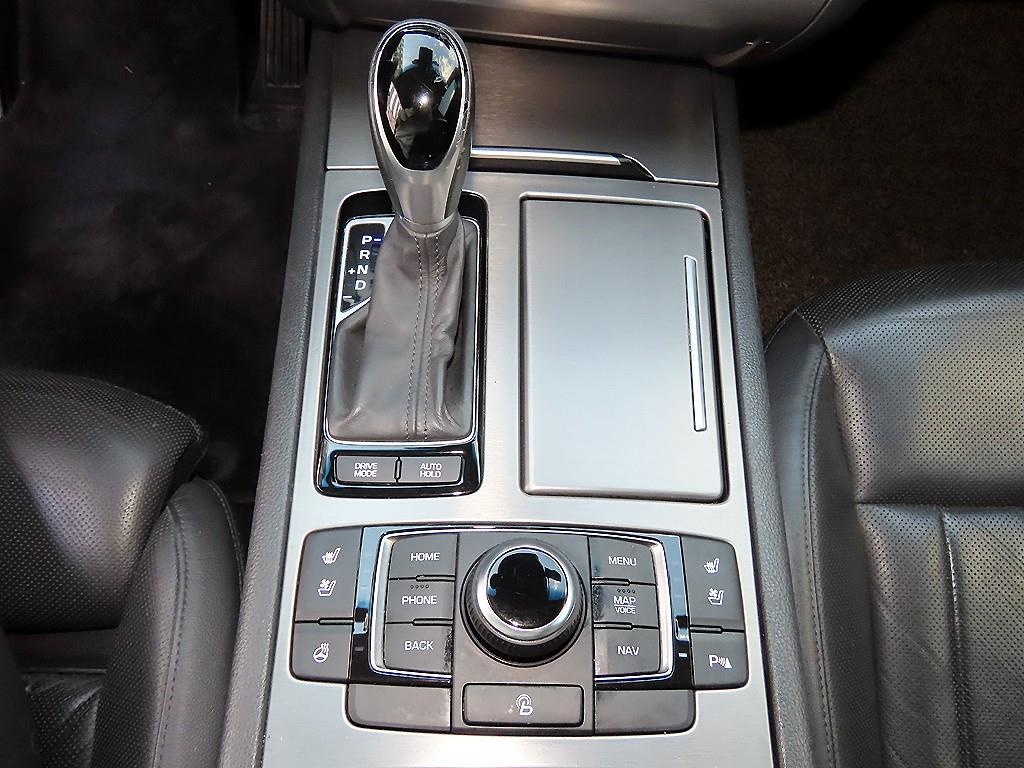 HYUNDAI Genesis - Vista 11
