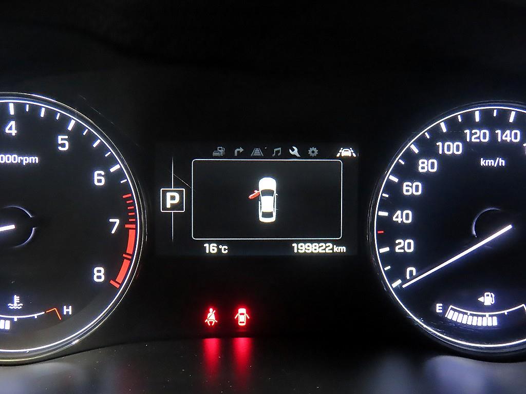 HYUNDAI Genesis - Vista 9