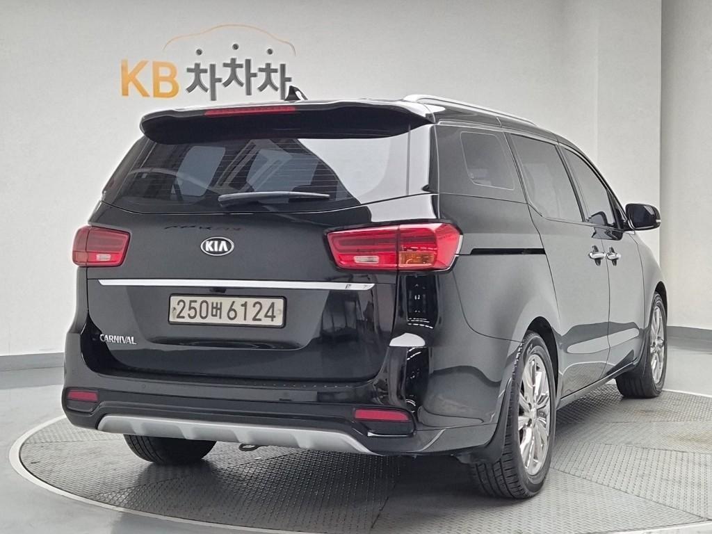 KIA Carnival - Vista 3