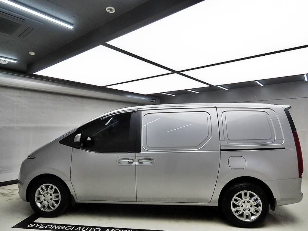 HYUNDAI Staria - Vista 4