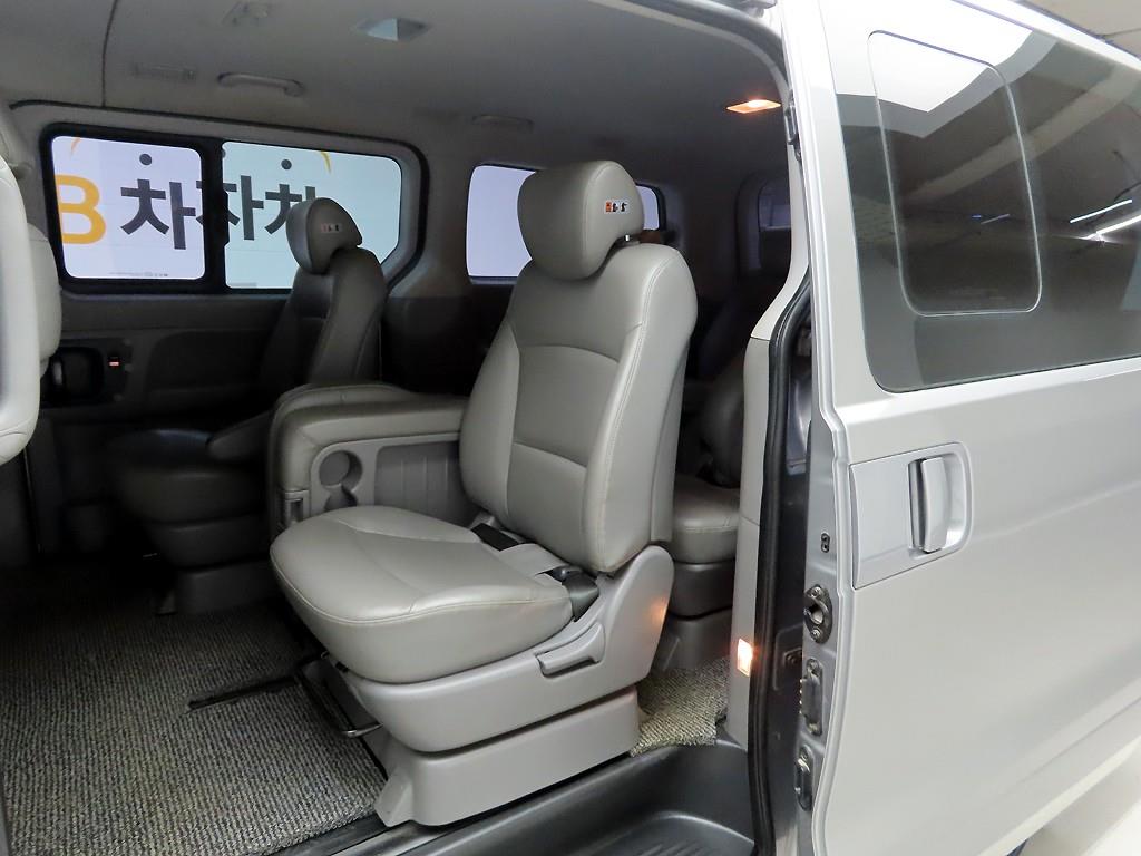 HYUNDAI Starex - Vista 12