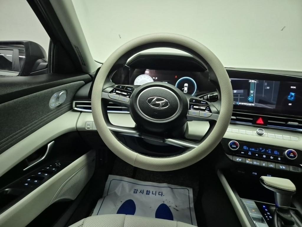HYUNDAI Avante - Vista 9