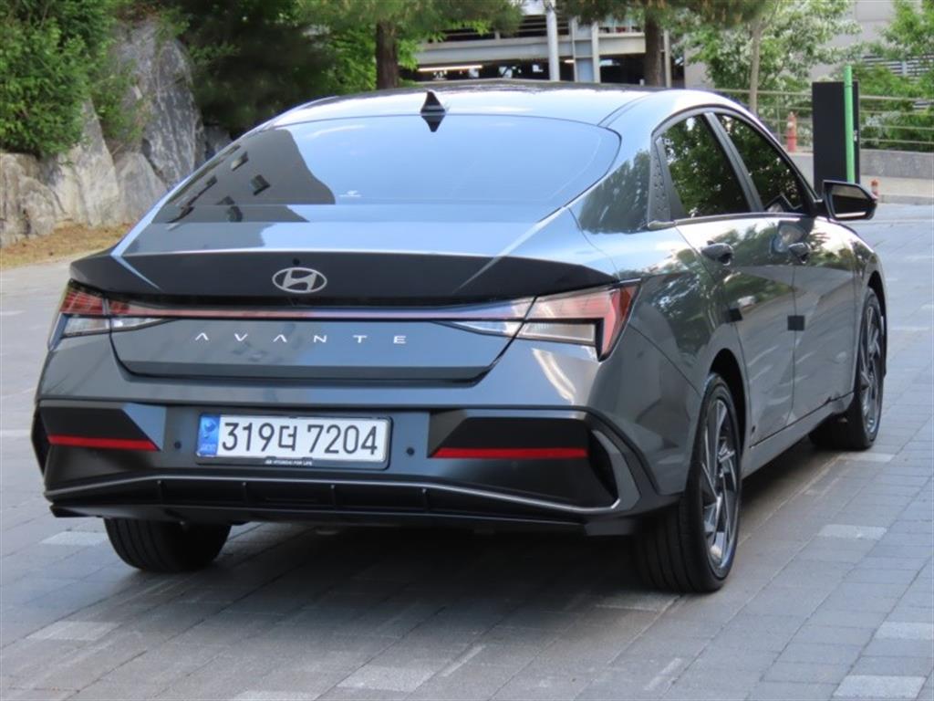 HYUNDAI Avante - Vista 5