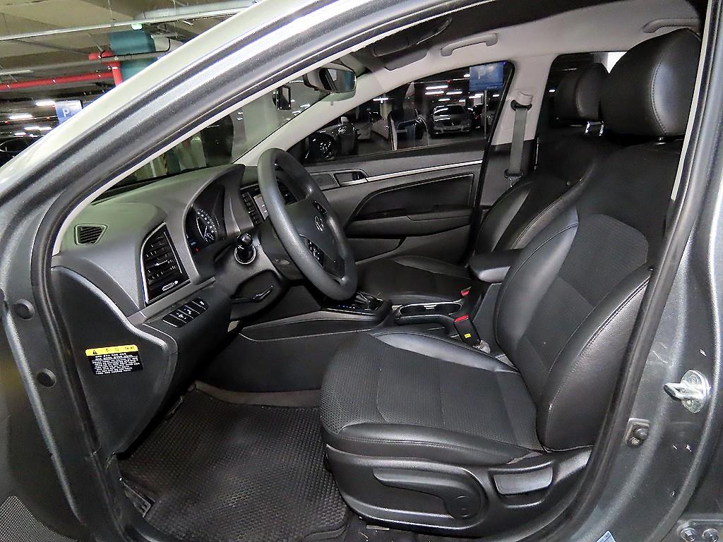 HYUNDAI Avante - Vista 6