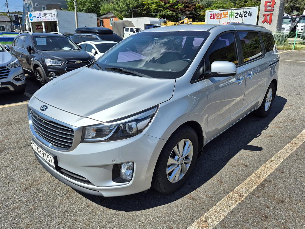 KIA Carnival 2018 Plateado - Importación desde Corea - HF Imports Iquique - Foto 1