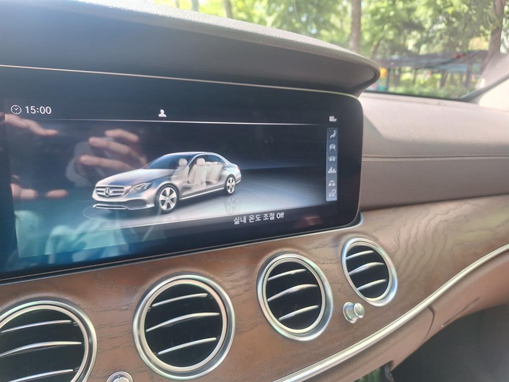 Mercedes Benz E class - Vista 11