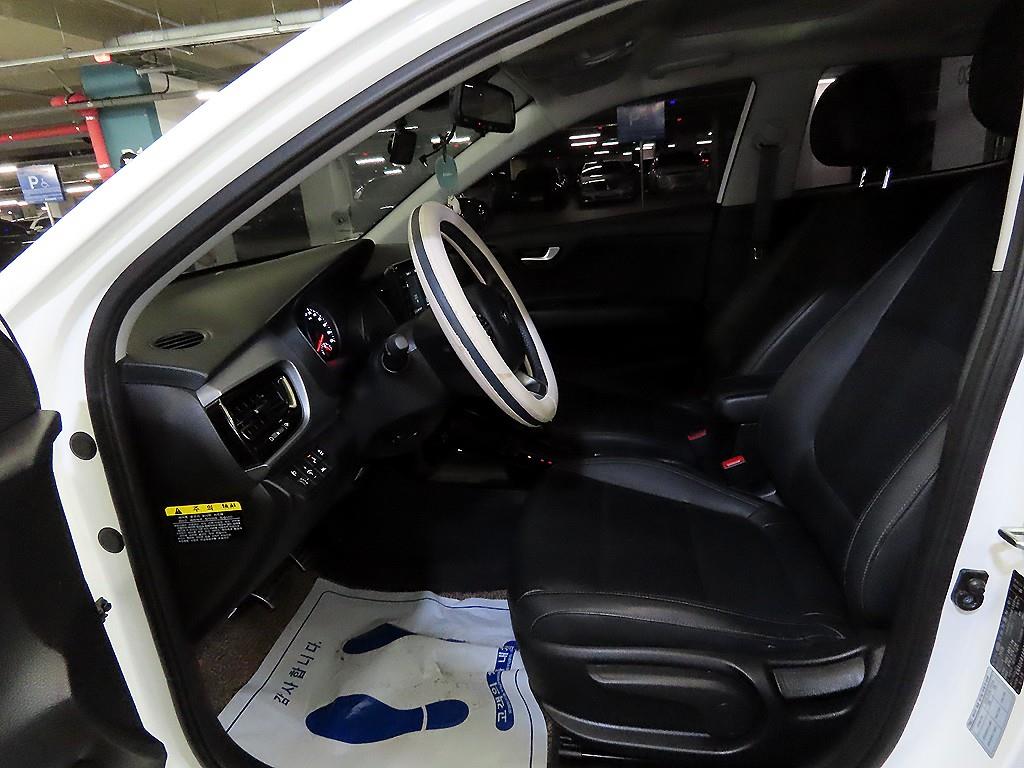 KIA Stonic - Vista 6
