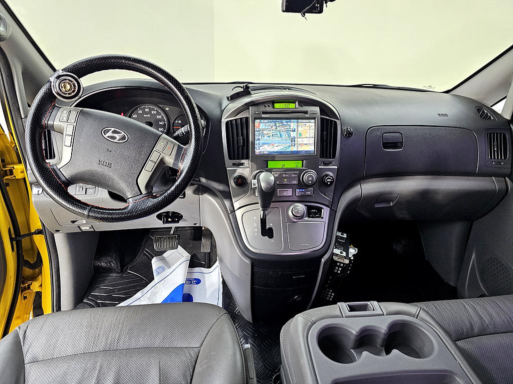 HYUNDAI Starex - Vista 5