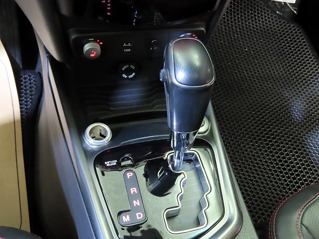 Ssangyong Tivoli - Vista 12