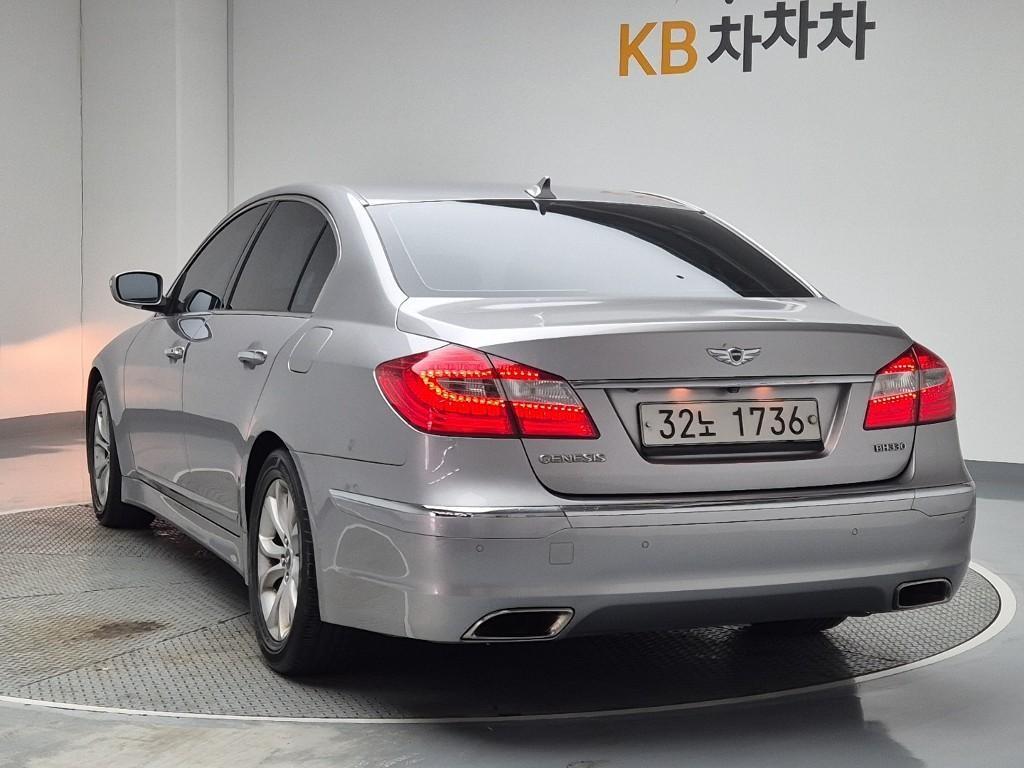 HYUNDAI Genesis - Vista 2