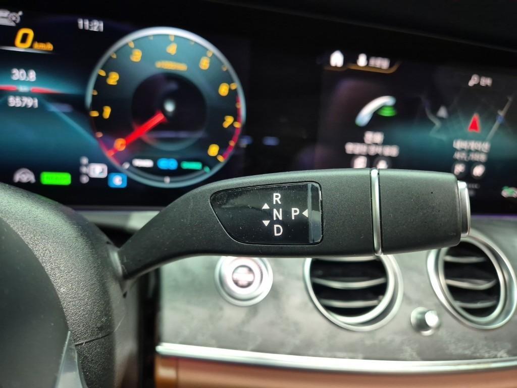 Mercedes Benz E class - Vista 8
