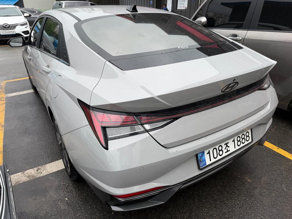 HYUNDAI Avante - Vista 2
