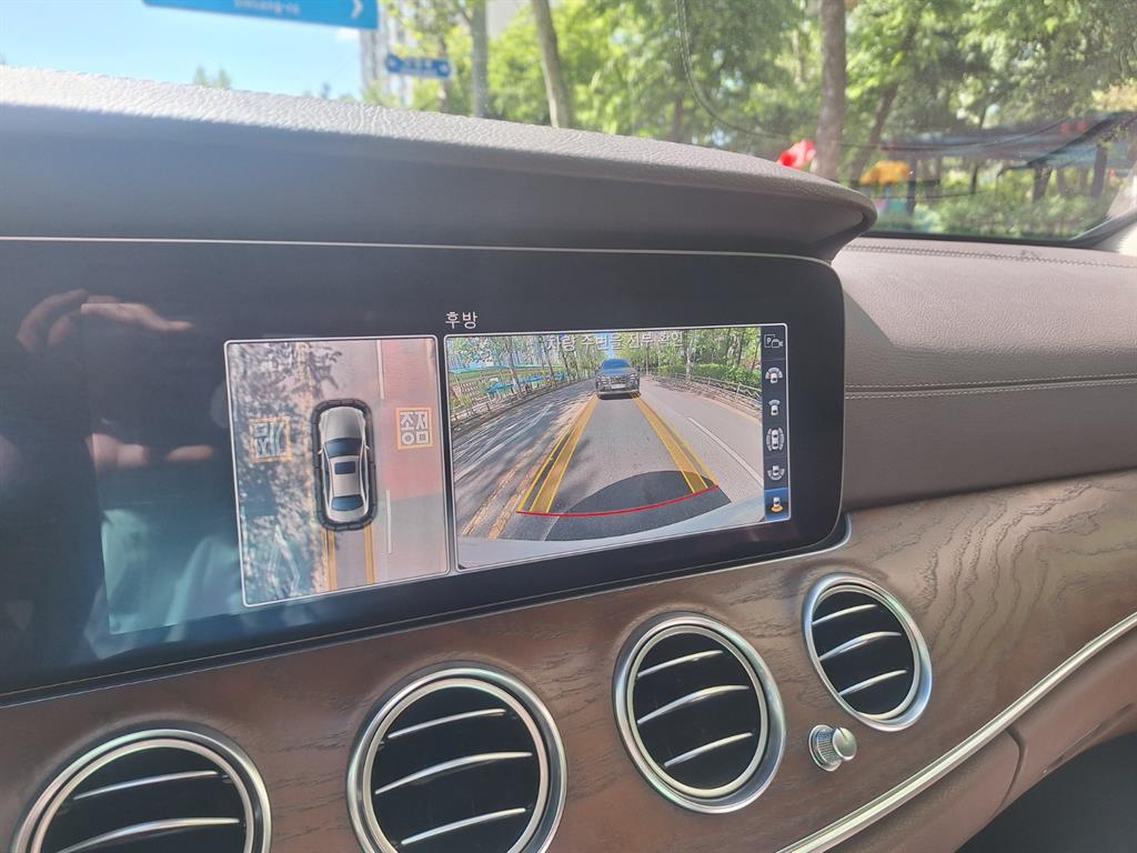 Mercedes Benz E class - Vista 12
