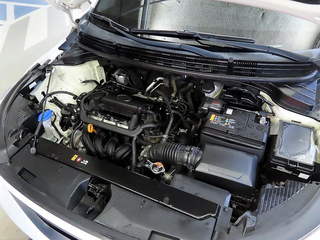KIA Stonic 2018 Blanco - Importación desde Corea - HF Imports Iquique - Foto 19
