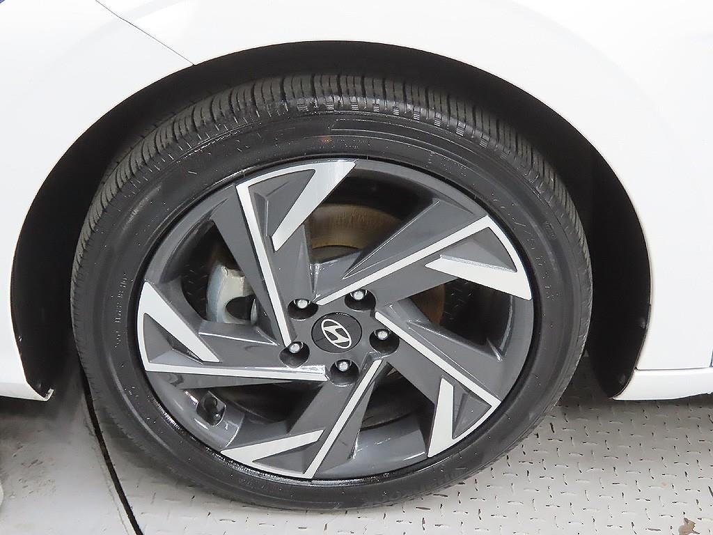 HYUNDAI Avante - Vista 9