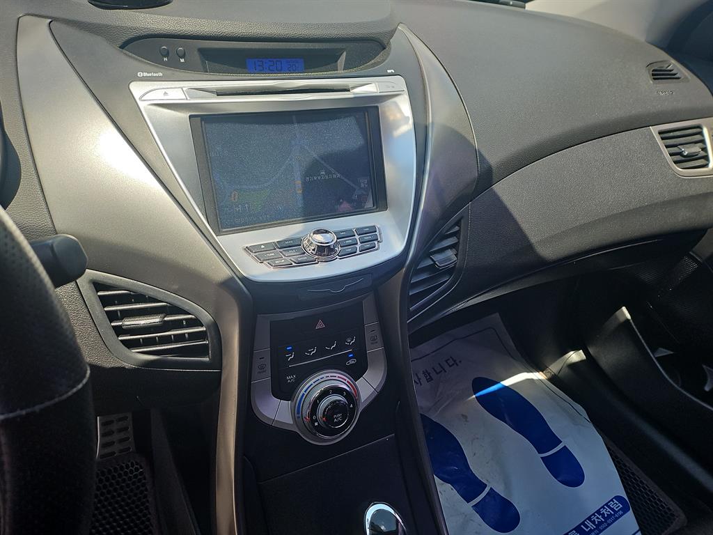 HYUNDAI Avante - Vista 6