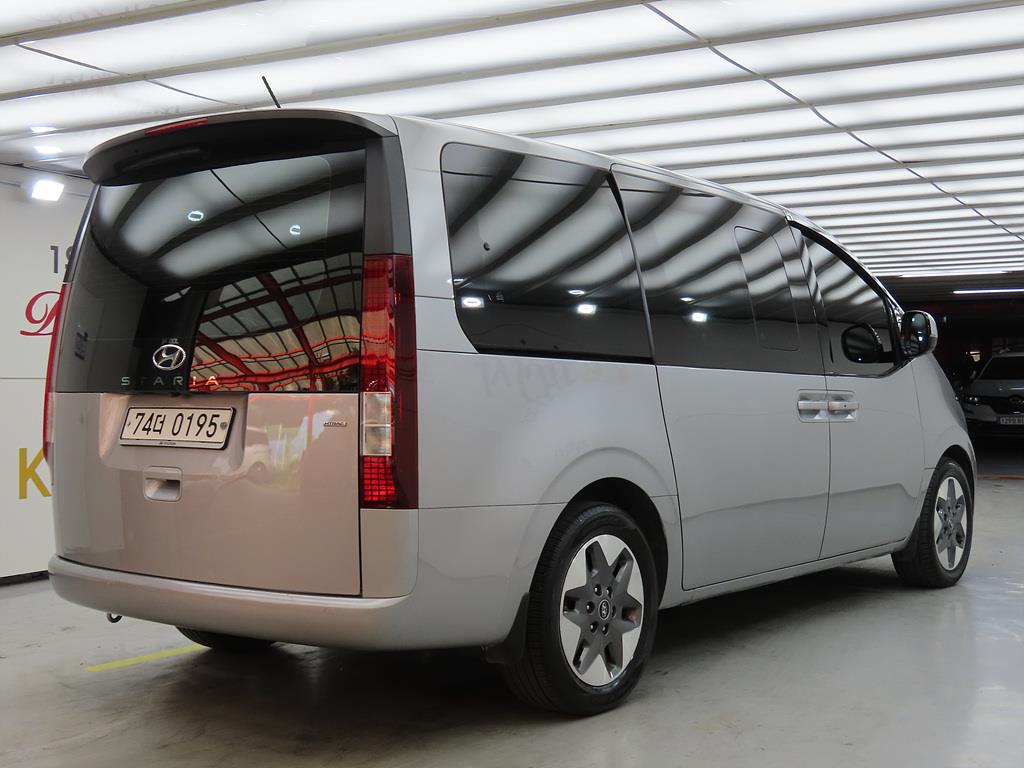 HYUNDAI Staria - Vista 3