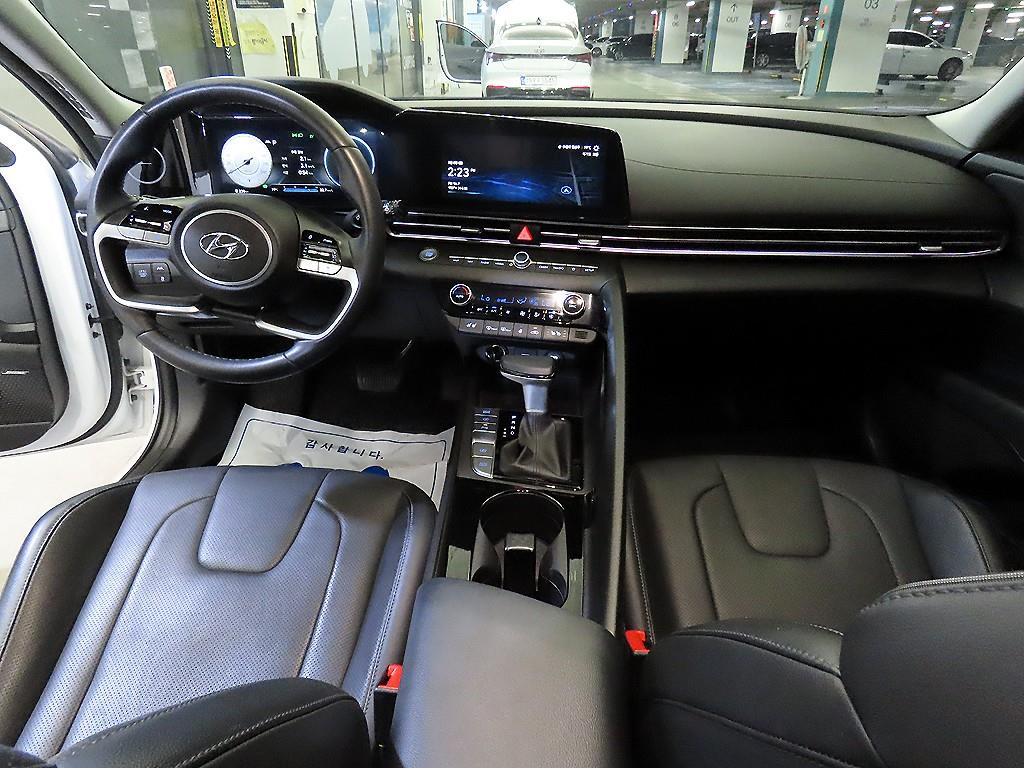 HYUNDAI Avante - Vista 10