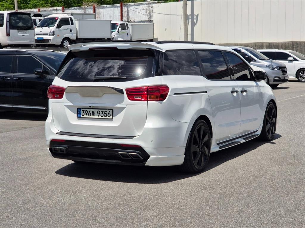 KIA Carnival - Vista 4