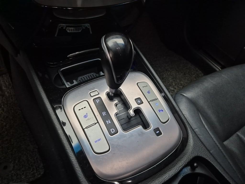 HYUNDAI Genesis - Vista 8