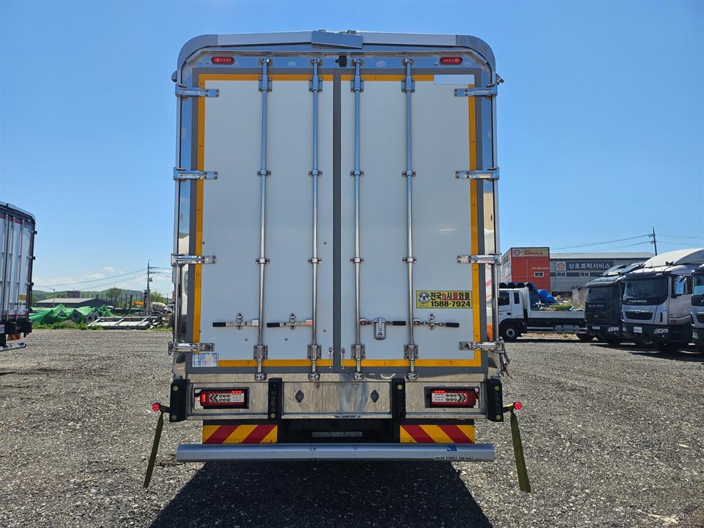 medium and large cargo truck - Vista 4