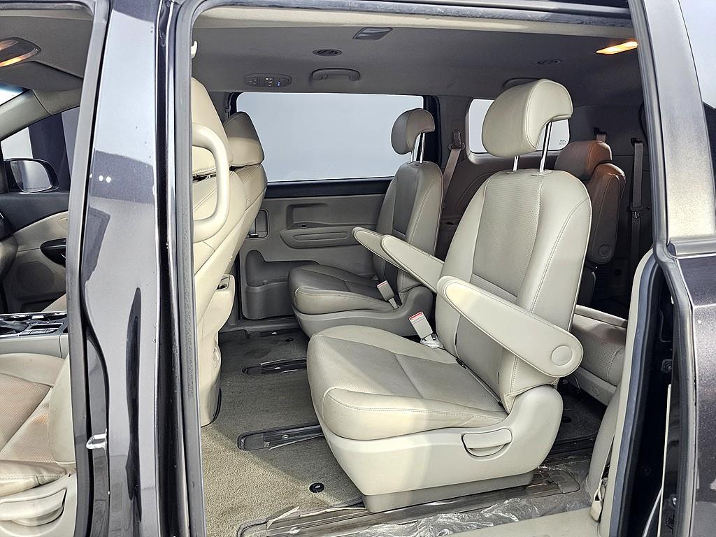 KIA Carnival - Vista 9