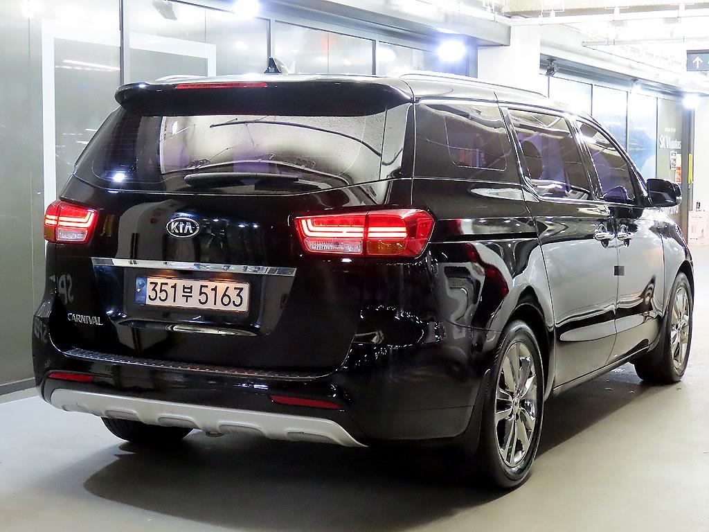 KIA Carnival - Vista 4