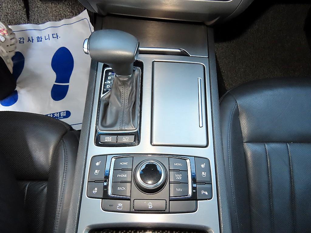 HYUNDAI Genesis - Vista 11