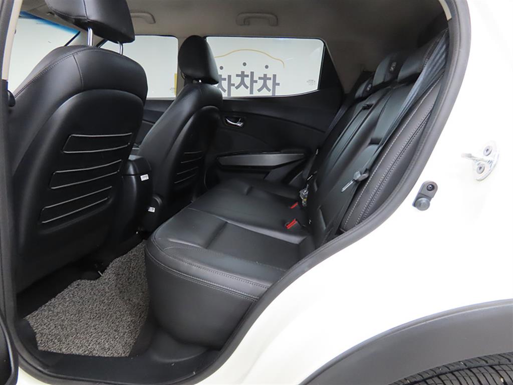 Ssangyong Tivoli - Vista 6