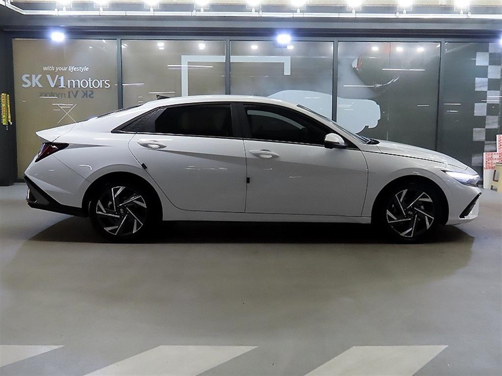 HYUNDAI Avante - Vista 3
