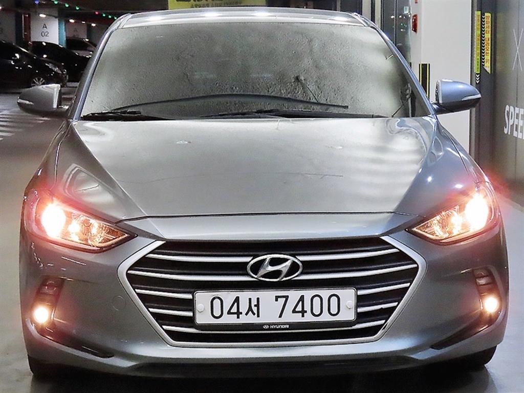 HYUNDAI Avante - Vista 2