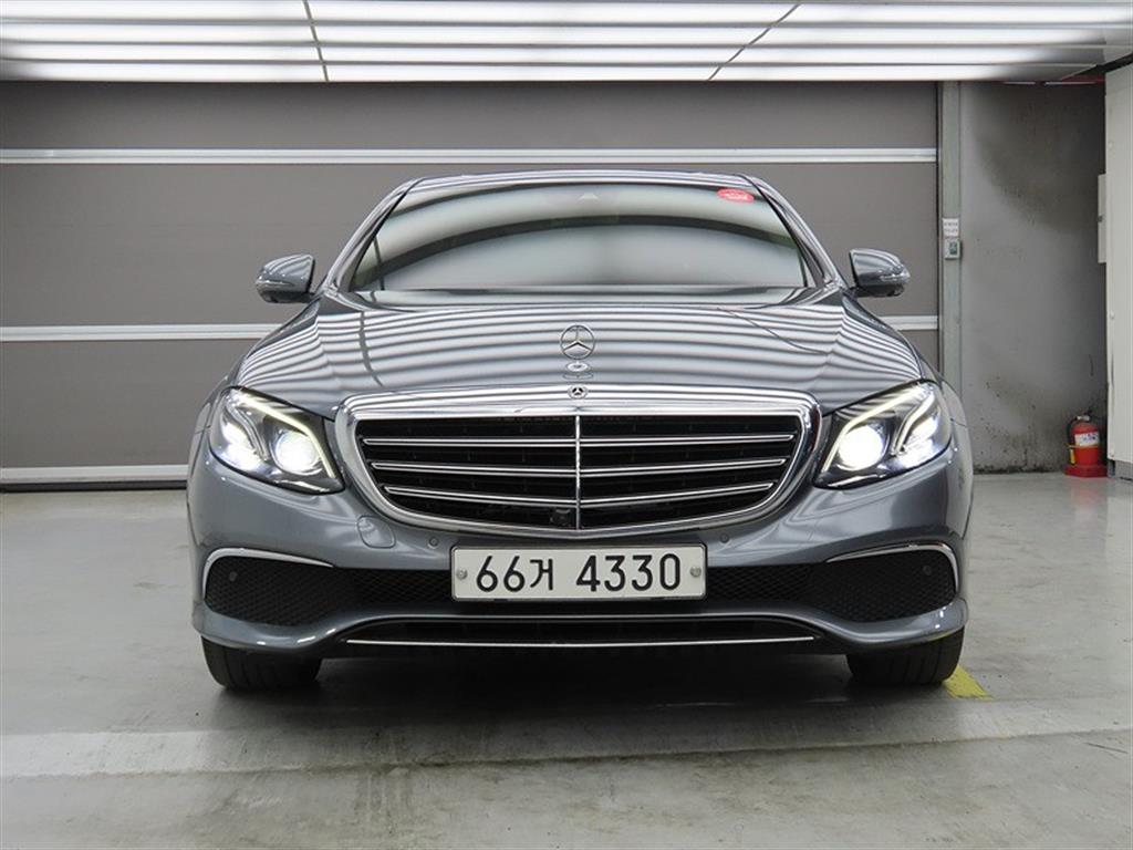 Mercedes Benz E class - Vista 2