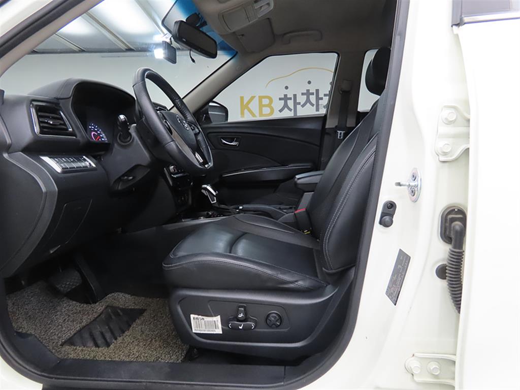 Ssangyong Tivoli - Vista 5