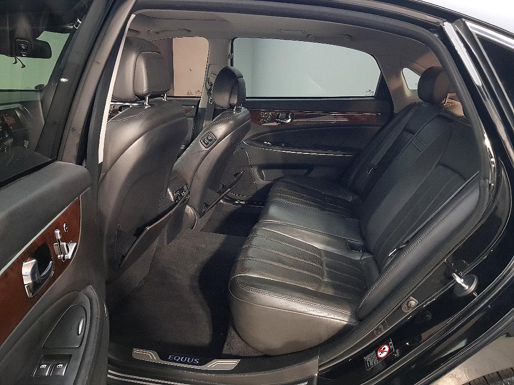 HYUNDAI Equus - Vista 9
