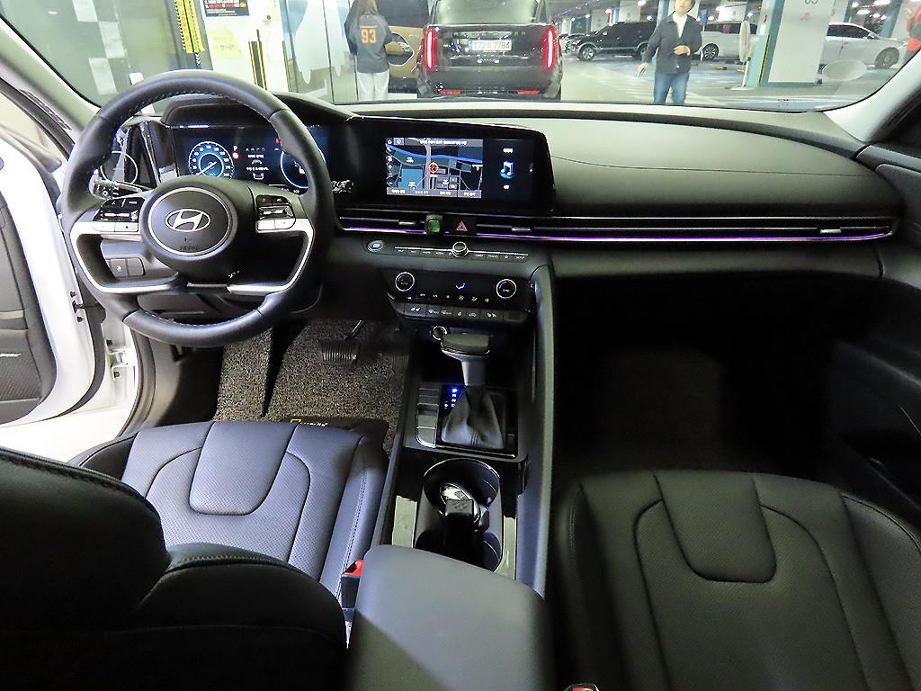 HYUNDAI Avante - Vista 10