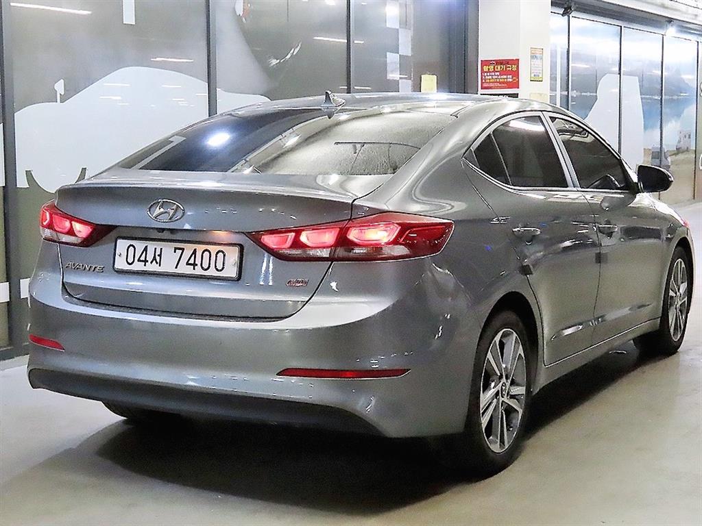 HYUNDAI Avante - Vista 4