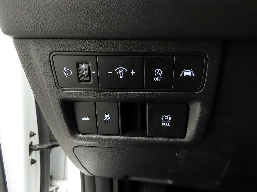 HYUNDAI Sonata - Vista 12