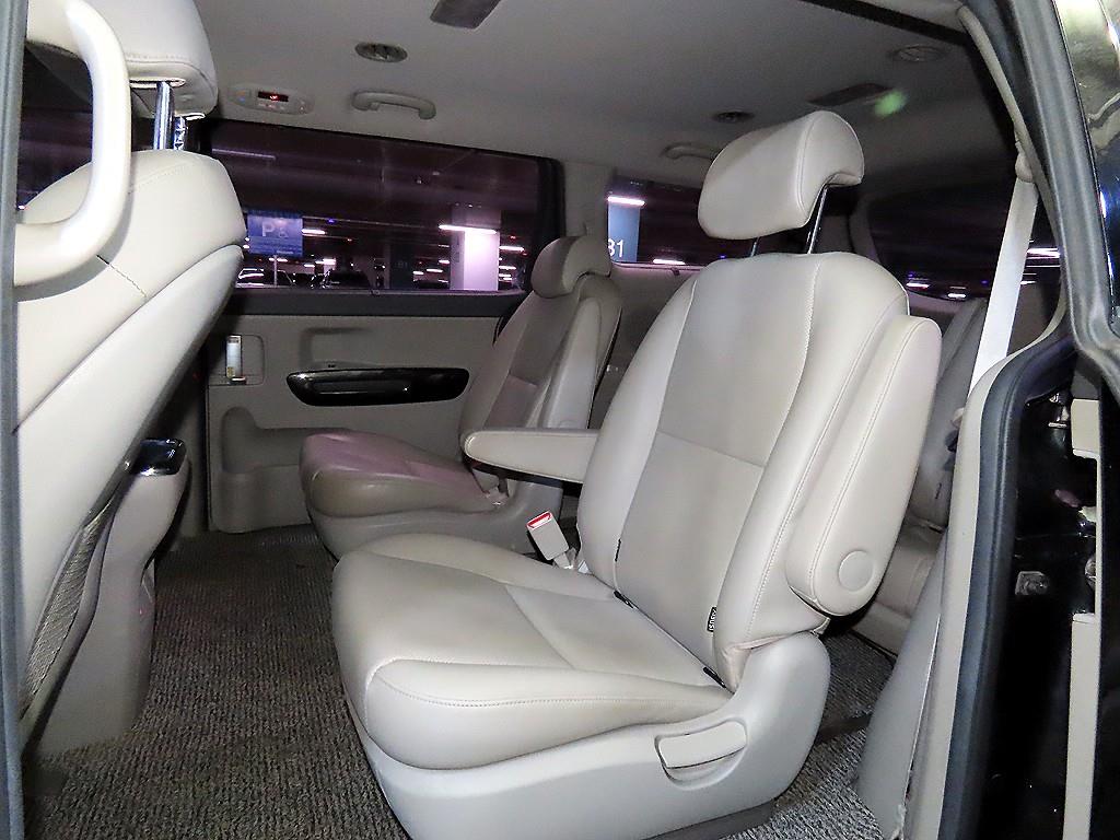 KIA Carnival - Vista 7