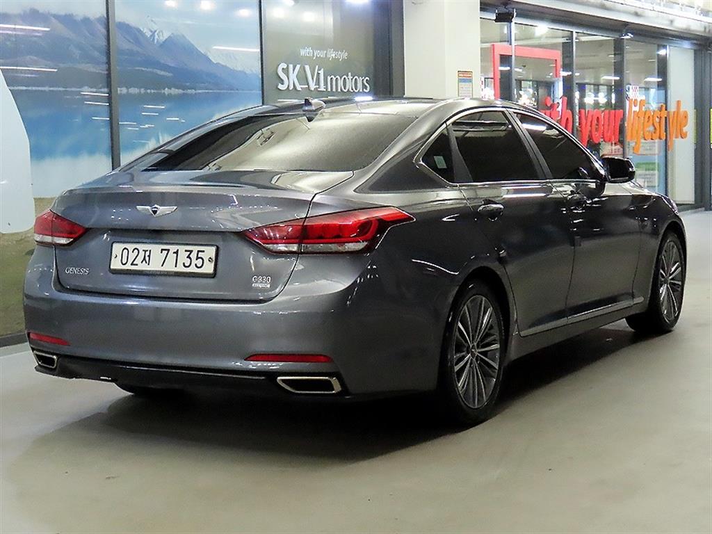 HYUNDAI Genesis - Vista 4